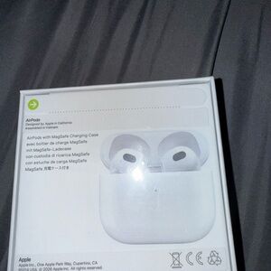 Apple AirPods with MagSafe Case - Sleek White